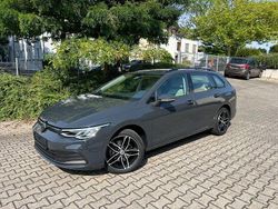 Grau Gebraucht 2024 VW Golf VIII Life Kombi | 23.980 € (Superpreis)