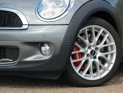 Grau Gebraucht 2009 Mini John Cooper Works Kleinwagen | 12.599 € (Teuer)