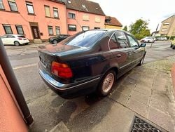 Grün Gebraucht 1998 BMW 520 Limousine | 1.500 € (Fairer Preis)