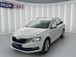 Weiß Gebraucht 2020 Skoda Octavia Style Kombi | 14.990 €