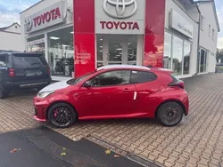 Rot Neu 2024 Toyota Yaris | 48.990 € (Guter Preis)