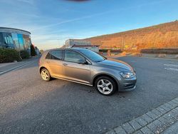 Grau Gebraucht 2015 VW Golf VII Kleinwagen | 12.500 € (Fairer Preis)