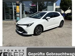 Weiß Gebraucht 2024 Toyota Corolla Team Limousine | 26.960 € (Fairer Preis)