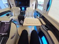 Obsidianschwarz metallic Gebraucht 2018 Mercedes V250 AMG Van / Kleinbus | 65.888 €