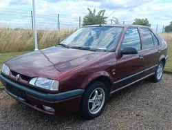 Rot Gebraucht 1994 Renault R9 Limousine | 1.290 €