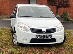 Weiß Gebraucht 2009 Dacia Sandero Limousine | 999 € (Guter Preis)