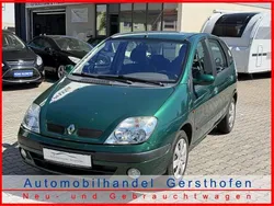 Grün Gebraucht 2001 Renault Scénic Expression Van / Kleinbus | 1.980 € (Teuer)