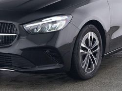 Nachtschwarz Gebraucht 2024 Mercedes B200 Van / Kleinbus | 31.350 € (Guter Preis)
