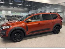 Terracottabraun met. (cnz) Gebraucht 2025 Dacia Jogger Extreme Van / Kleinbus | 20.880 € (Fairer Preis)