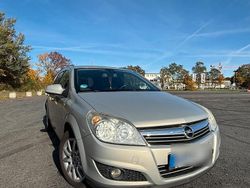 Grau Gebraucht 2009 Opel Astra Kombi | 4.600 €