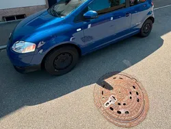 Blau Gebraucht 2011 VW Fox Kleinwagen | 2.000 € (Guter Preis)