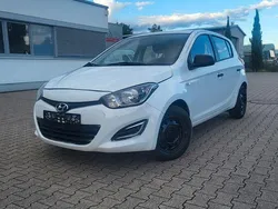 Weiß Gebraucht 2015 Hyundai i20 Classic Limousine | 4.500 € (Fairer Preis)