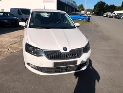 Weiß Gebraucht 2017 Skoda Fabia Limousine | 9.200 €