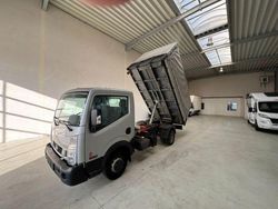 Silber (metallic) Gebraucht 2018 Nissan Cabstar Abholung | 23.799 €