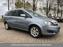 Silber Gebraucht 2011 Opel Zafira Design Edition Van / Kleinbus | 1.990 € (Superpreis)