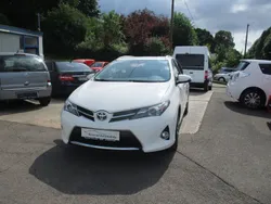 Weiß Gebraucht 2015 Toyota Auris Touring Sports Edition Kombi | 11.900 € (Guter Preis)
