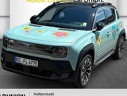 Hautsdefrancegrün, black pearlschwarz metallic Gebraucht 2025 Renault 4 E-Tech Iconic SUV | 38.850 € (Fairer Preis)