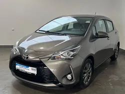Grau Gebraucht 2017 Toyota Yaris Comfort Limousine | 11.390 € (Fairer Preis)