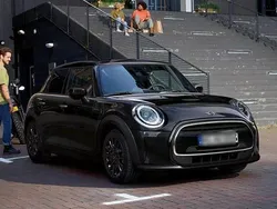 Schwarz Gebraucht 2019 Mini ONE Kleinwagen | 14.999 € (Etwas zu teuer)