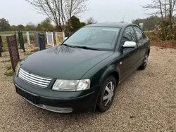 Grün Gebraucht 1998 VW Passat Comfortline Limousine | 430 € (Superpreis)