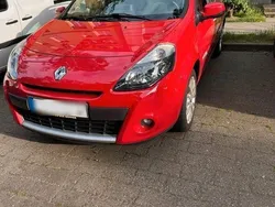 Rot Gebraucht 2010 Renault Clio II Luxe Limousine | 4.800 € (Etwas zu teuer)