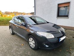Grau Gebraucht 2010 Renault Mégane GrandTour Dynamique Kombi | 3.000 € (Fairer Preis)