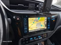 Weiß Gebraucht 2016 Toyota Auris Touring Sports Kombi | 5.700 € (Superpreis)