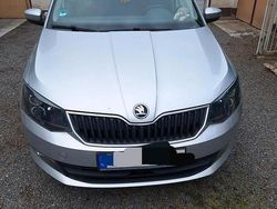 Silber Gebraucht 2015 Skoda Fabia Style Kleinwagen | 8.500 € (Fairer Preis)