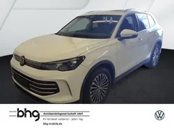 Pure white Gebraucht 2025 VW Tiguan Elegance SUV | 38.930 € (Etwas zu teuer)