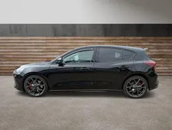 Schwarz Gebraucht 2024 Ford Focus ST Limousine | 36.250 € (Fairer Preis)
