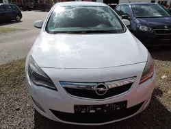 Schneeweiss/summitwhite/arctic Gebraucht 2011 Opel Astra Innovation Kleinwagen | 3.400 € (Guter Preis)