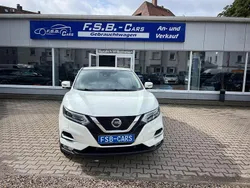 Weiß Gebraucht 2018 Nissan Qashqai N-Connecta SUV | 12.650 € (Fairer Preis)