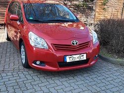 Rot Gebraucht 2009 Toyota Verso Van / Kleinbus | 5.900 € (Etwas zu teuer)