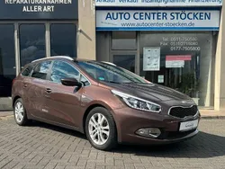 Braun Gebraucht 2013 Kia Ceed Limousine | 8.400 € (Etwas zu teuer)