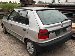 Silber Gebraucht 1998 Skoda Felicia Kleinwagen | 400 €