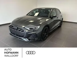 Daytonagrau perleffekt Neu 2025 Audi A3 Sportback S-Line Limousine | 43.930 € (Etwas zu teuer)
