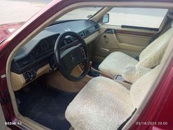 Rot Gebraucht 1990 Mercedes 200 Kombi | 4.000 €