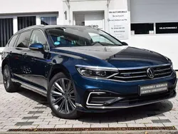 Aquamarinblau metallic Gebraucht 2021 VW Passat GTE Kombi | 24.999 € (Fairer Preis)
