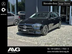 lack kosmosschwarz Gebraucht 2024 Mercedes A180 Progressive Limousine | 29.990 € (Fairer Preis)
