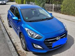 Blau Gebraucht 2016 Hyundai i30 Premium Kombi | 9.999 € (Fairer Preis)
