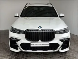 Mineralweiss metallic Gebraucht 2022 BMW X7 M Sport SUV | 81.887 € (Fairer Preis)
