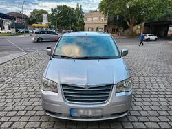 Silber Gebraucht 2010 Chrysler Town & Country Limited Van / Kleinbus | 7.499 €