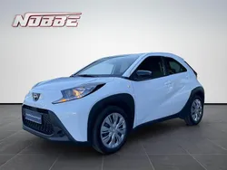 Weiß Gebraucht 2024 Toyota Aygo X-play Kleinwagen | 15.900 € (Fairer Preis)