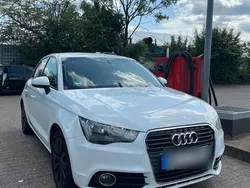 Weiß Gebraucht 2013 Audi A1 Sportback Sport Kleinwagen | 9.800 € (Etwas zu teuer)