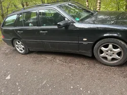 Schwarz Gebraucht 2000 Mercedes 240 Kombi | 2.700 €