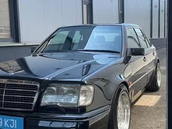 Schwarz Gebraucht 1993 Mercedes E60 AMG AMG Limousine | 312.000 €