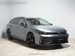 Grau Gebraucht 2024 VW Passat | 42.489 € (Superpreis)