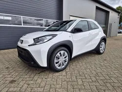 Schneeweiß Neu 2025 Toyota Aygo Business Edition Kleinwagen | 17.990 €