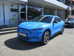 Grabberbluemetallik (metallic) Gebraucht 2022 Ford Mustang Mach-E SUV | 39.890 € (Etwas zu teuer)