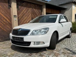 Weiß Gebraucht 2012 Skoda Octavia Kombi | 3.800 € (Guter Preis)